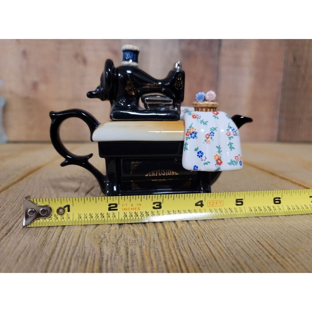 Cardew Design Mini Infusion Sewing Machine TeaPot - Picture 3 of 9